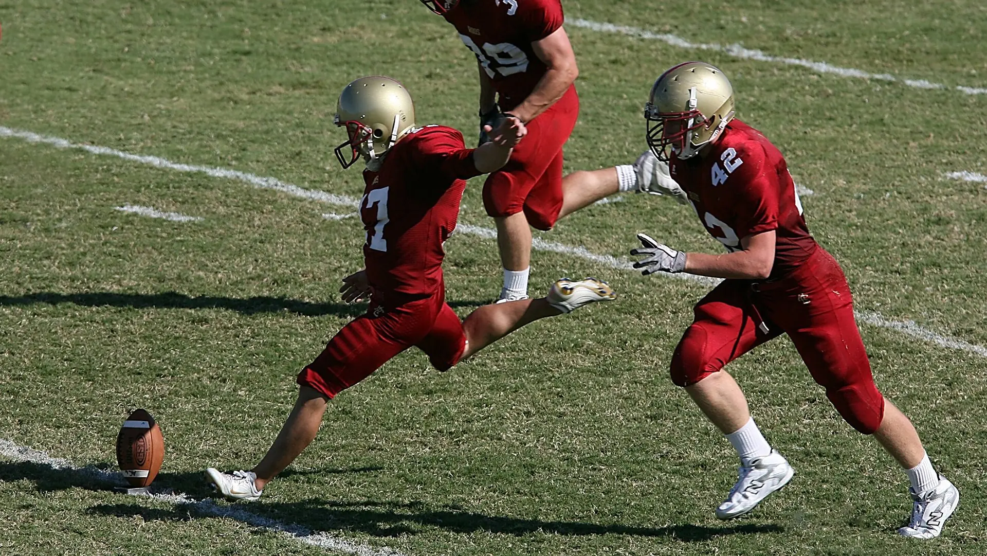 那不勒斯在意甲联赛中夺冠，终结33年冠军荒。，那不勒斯晋级意杯四强